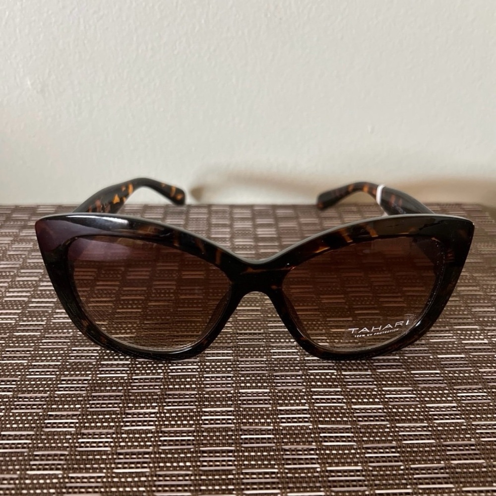 Dark Brown Cat-Eye Sunglasses with Oversized Lenses and Metallic Bridge